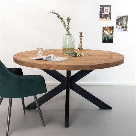 ronde eetkamer tafel.